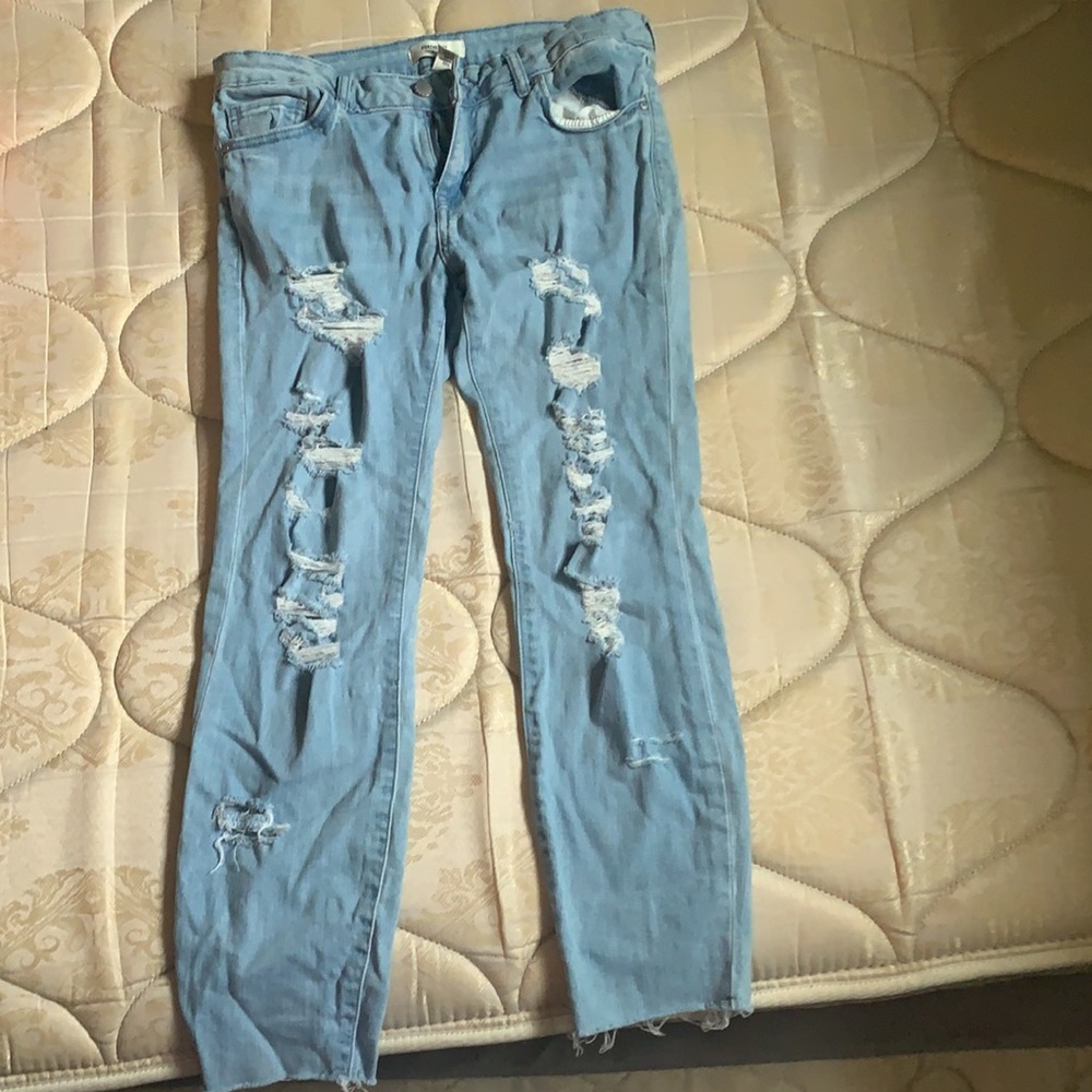 Distressed jeans - Picture 2 of 5